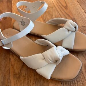 Old Navy, girls, sandals, white.